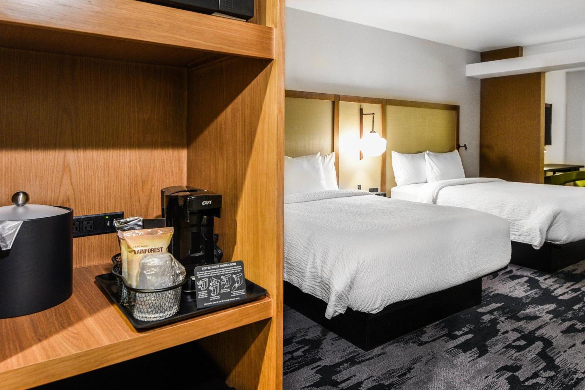 Hotel Fairfield & Ontario 3*